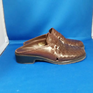 Attivo Brown leather mules. Size 6-1/2m.